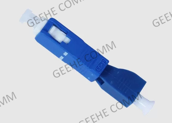 Μπλε αρσενικό FTTH στο θηλυκό Sc ινών στον προσαρμοστή LC